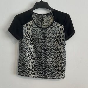 Black & White Lightweight Snow Leopard Print Short Sleeve Top w Black Sleeves